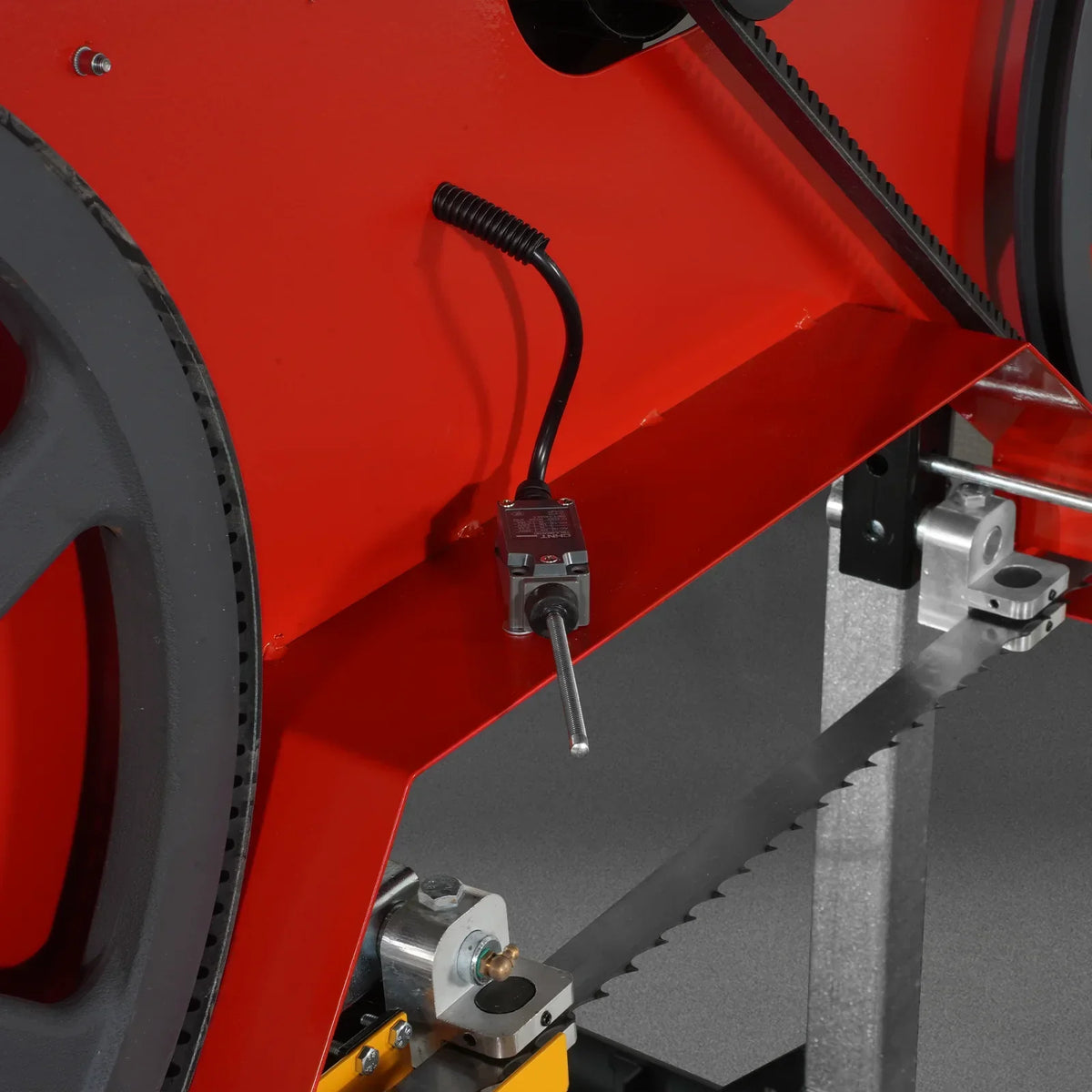 26" Portable Sawmill,  420cc 15HP E-Start Gasoline Engine,  20" Board  Width,  13' Track Length ,  SM-26