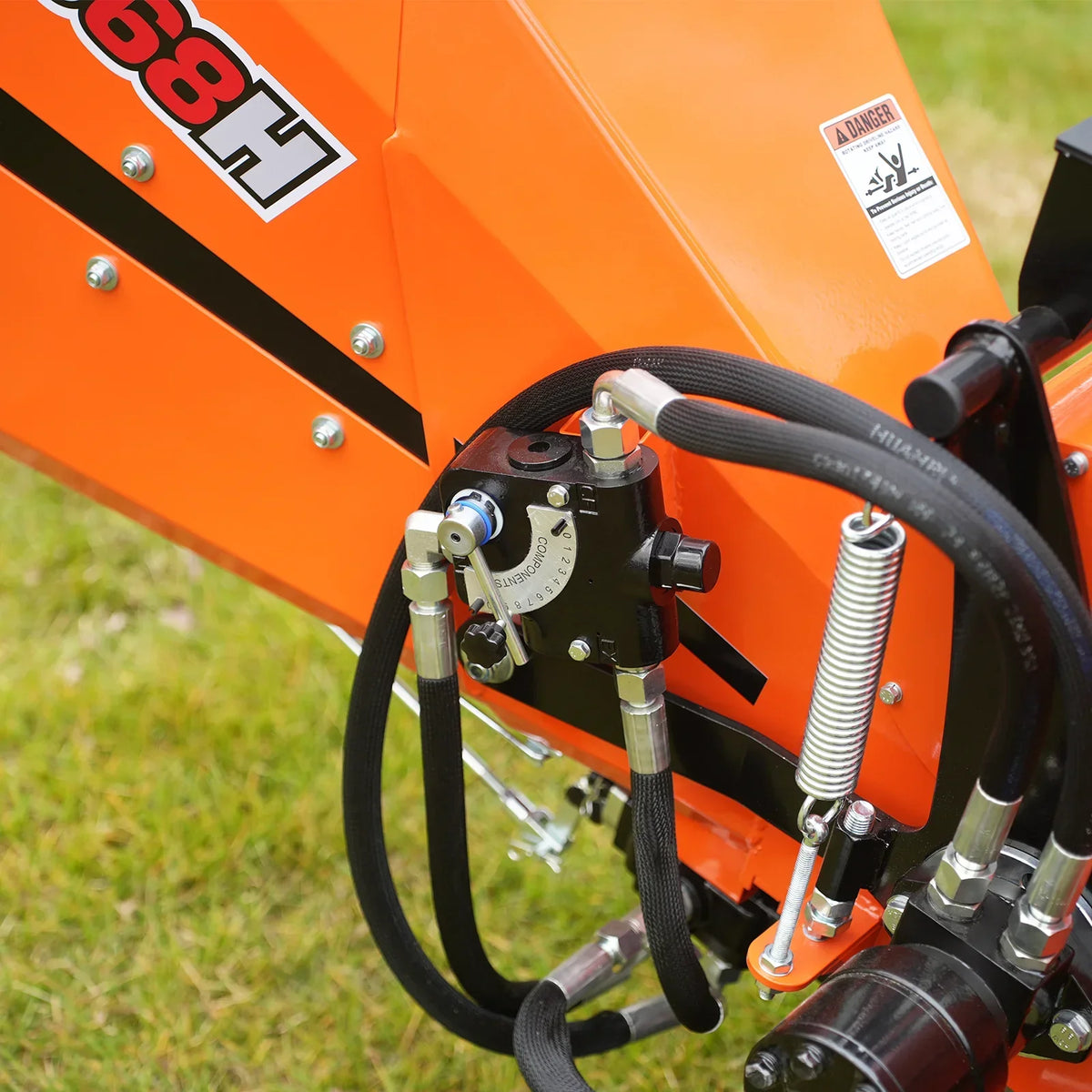 6" 3 Point Hydraulic Feeding PTO Wood Chipper for 20-50HP Tractor,  WC68H