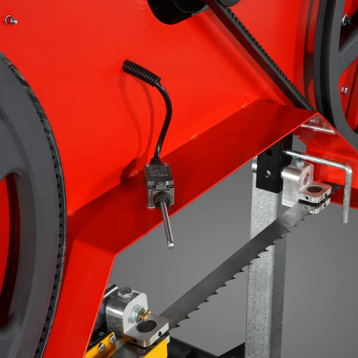 26" Portable Sawmill (5x Blades Included),  KOHLER CH440 429cc E-Start Gasoline Engine,  20" Board Width,  20' Track Length (13' Track Length + 6.4' Track Extension Included) ,  SM-26